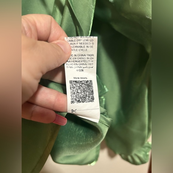 NWOT SHEIN curve Green shimmery raglan long sleeve blouse w/ tie-size 1xl - Picture 8 of 8